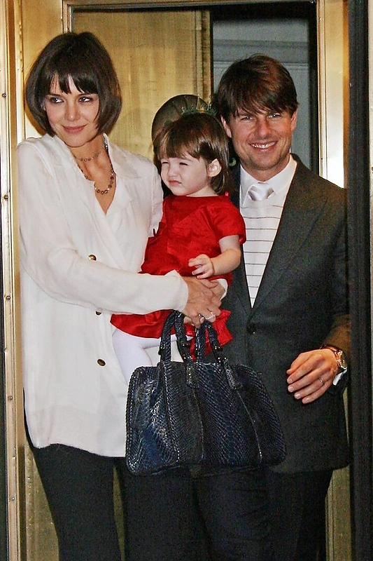 Tomas Cruise'as ir Katie Holmes su dukra Suri. 2008 metai