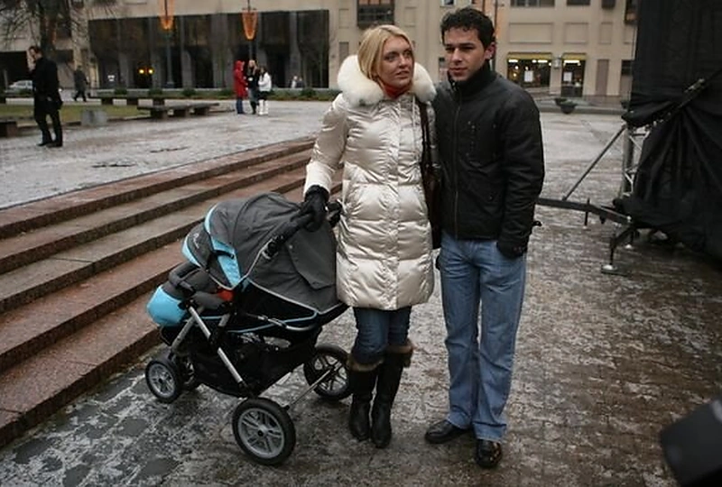 Rūta Ščiogolevaitė su Deividu Meškausku ir savo vaiku Adomėliu