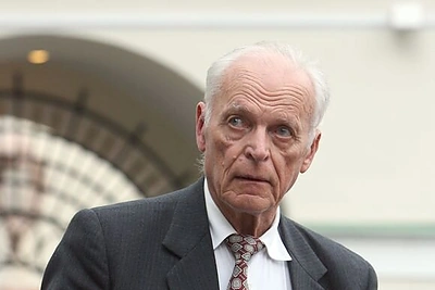 83-ejų Aloyzas Sakalas vedė gyvenimo draugę, žurnalistę Daivą Norkienę