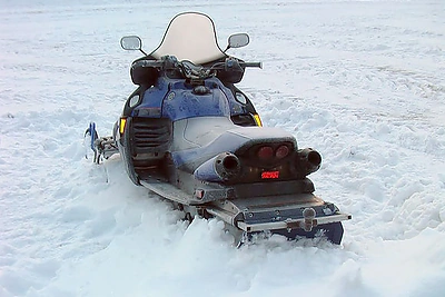 Šiaulių rajone vyras nuvirto ir susižalojo nuo Norvegijoje ieškomo sniego motociklo