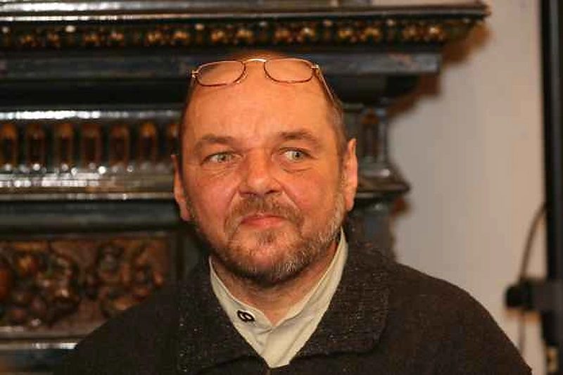 Poetas ir dramaturgas L.Jakimavičius pastebi, kad mes visi esame įpratę į daugelį klausimų atsakyti tik „taip“ arba „ne“. / Juliaus Kalinsko / 15min nuotr.