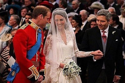 Princas Williamas, Kate Middleton ir nuotakos tėvas (dešinėje)