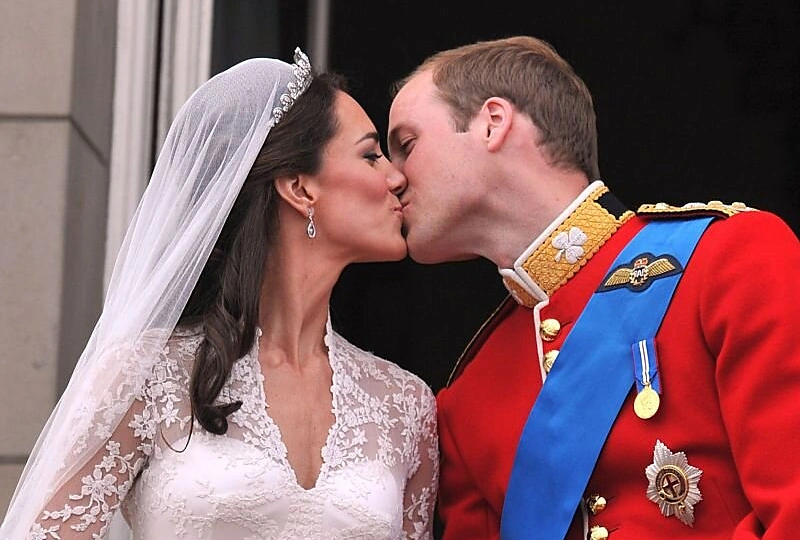 Princo Williamo ir jo žmonos Catherine bučinys