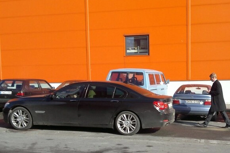 Marius Jovaiša ir jo limuzinas BMW.