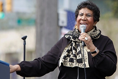 Dainininkė Aretha Franklin būdama 69-erių susižadėjo ir ruošiasi vestuvėms