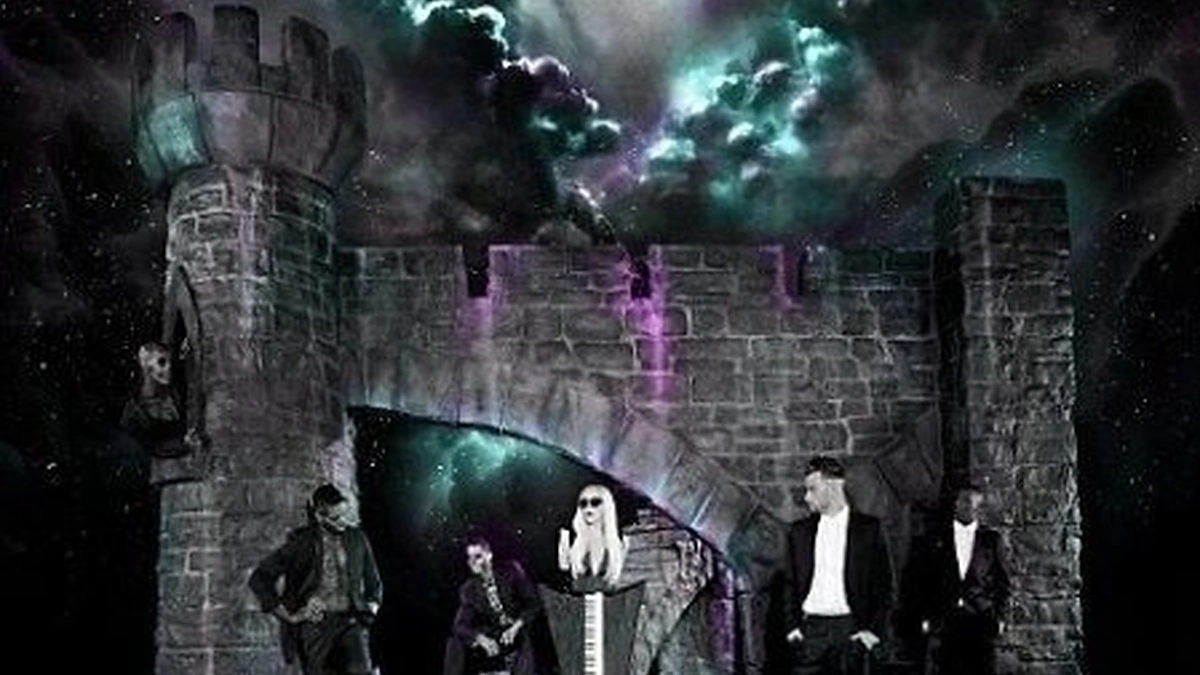 Naujojo Lady Gagos koncertinio turo plakatas