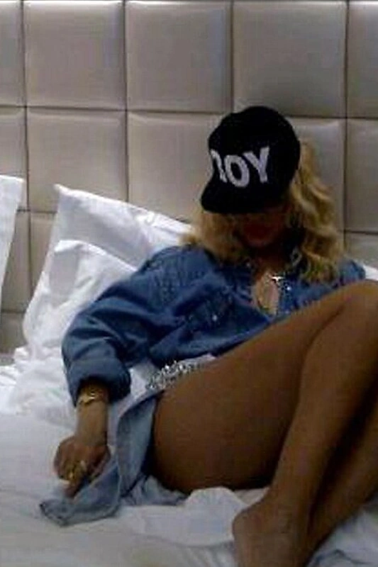 Rihanna šią provokuojančią nuotrauką paskelbė „Twitter“