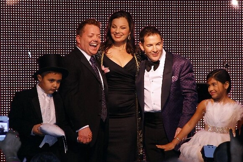 Aktorė Fran Drescher su Tomu ir Russelu, kuriuos ji sutuokė