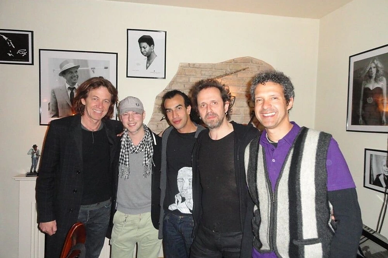 Sasha Song ir Dominicas Milleris su komanda