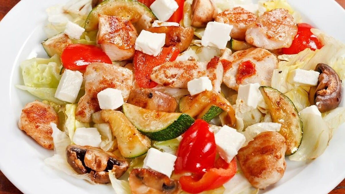 Pikantiškos vištienos salotos