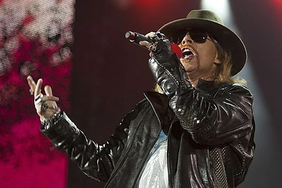 Roko grupės „Guns N'Roses“ žvaigždė Axlas Rose'as susižeidė po koncerto Rusijoje