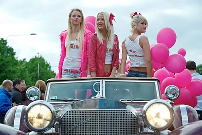 Dedikuota tarptautinei blondinių dienai