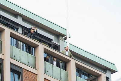 Justinas Bieberis Oslo viešbutyje (kairėje)