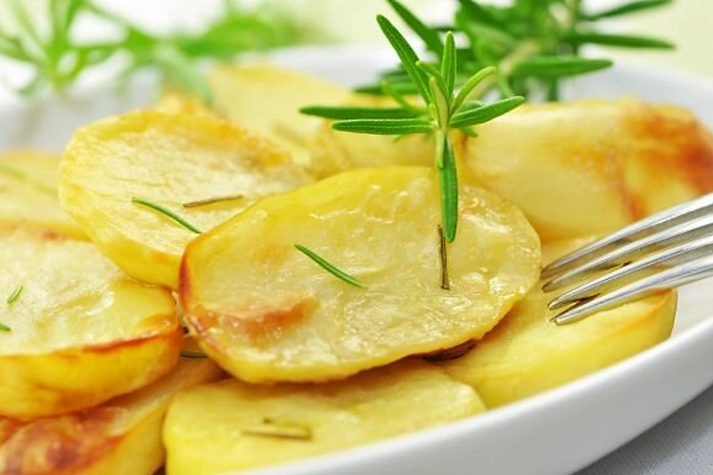 Keptuvėje apkeptos bulvės