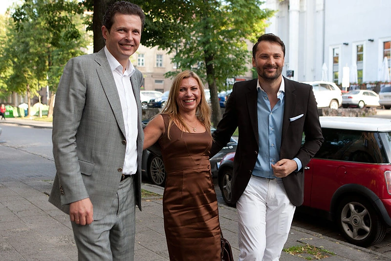 Aidas Gedvilas su žmona Jolanta ir Mantas Petruškevičius