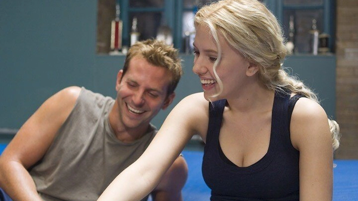 Scarlett Johansson ir Bradley Cooperis