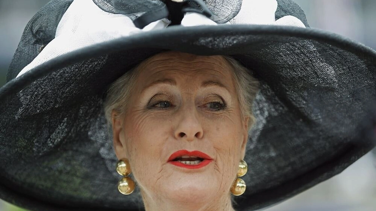 Moteris Ascoto žirgų lenktynėse