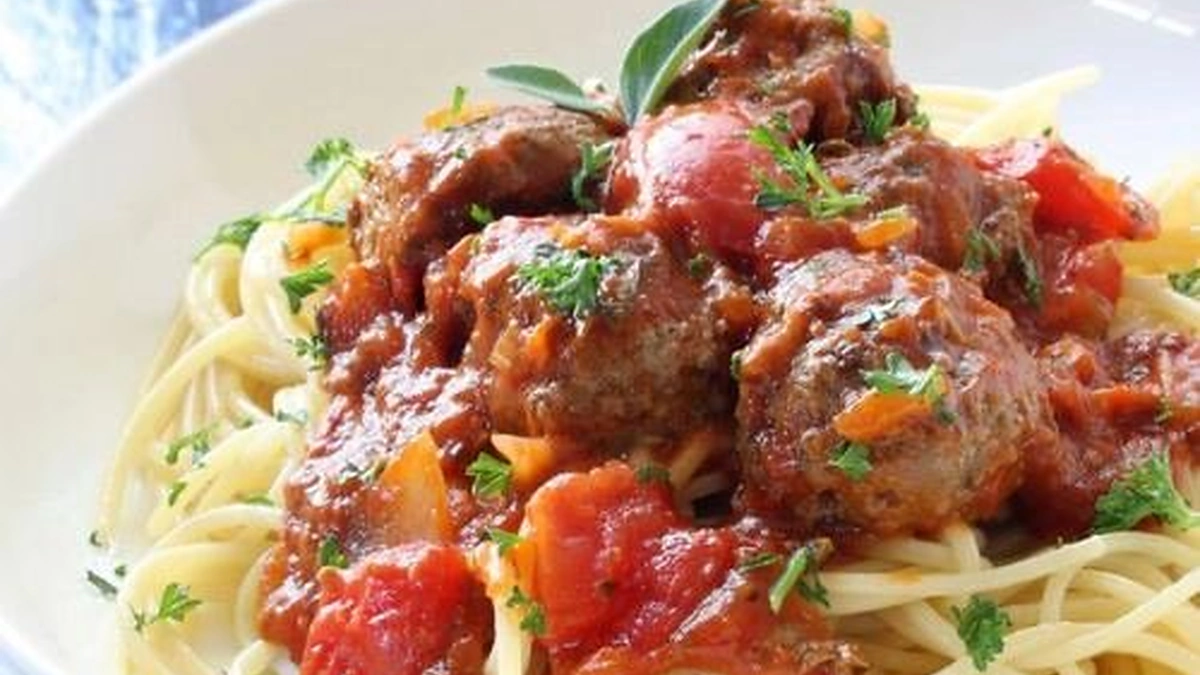 Makaronai su mėsos kukulaičiais