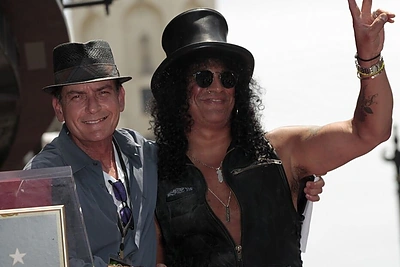 Aktorius Charlie Sheenas ir Slashas