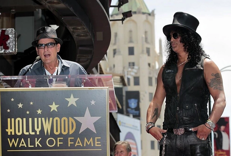 Aktorius Charlie Sheenas ir Slashas