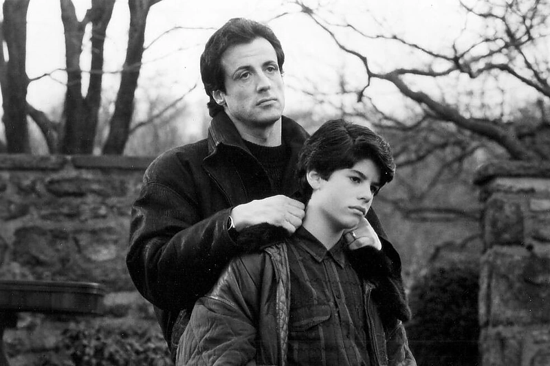 Sylvesteris Stallone su sūnumi Sage'u filmo „Rocky V“ filmavimo metu (1990 m.)