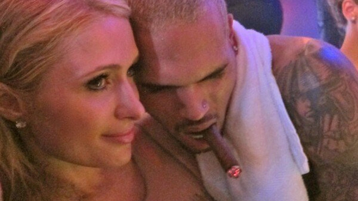 Paris Hilton ir Chrisas Brownas