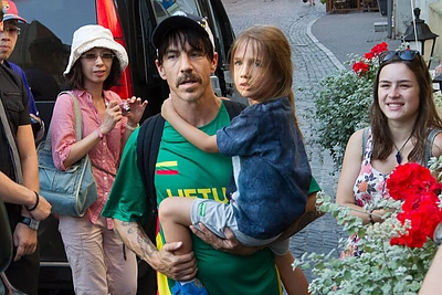 Anthony Kiedis Lietuvą paliko vilkėdamas lietuviškus marškinėlius ir tyliai pažadėjo sugrįžti