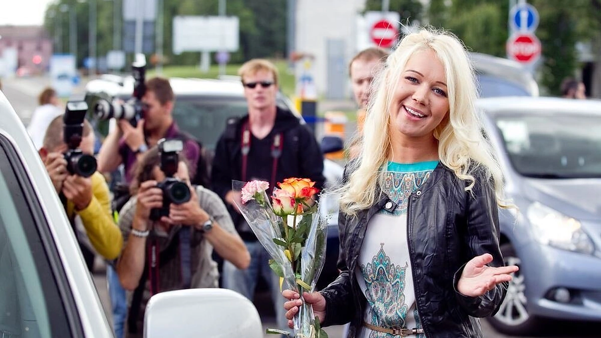 Joną Valančiūną pasitiko Miglė Karlonaitė