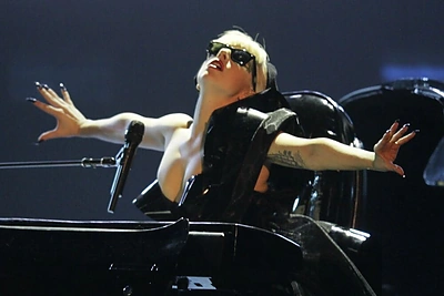 Lady Gaga: programa „Born This Way Ball“