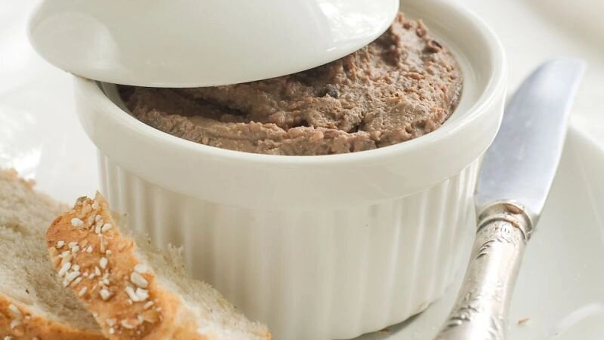 Lęšių paštetas su graikiniais riešutais ir keptomis paprikomis