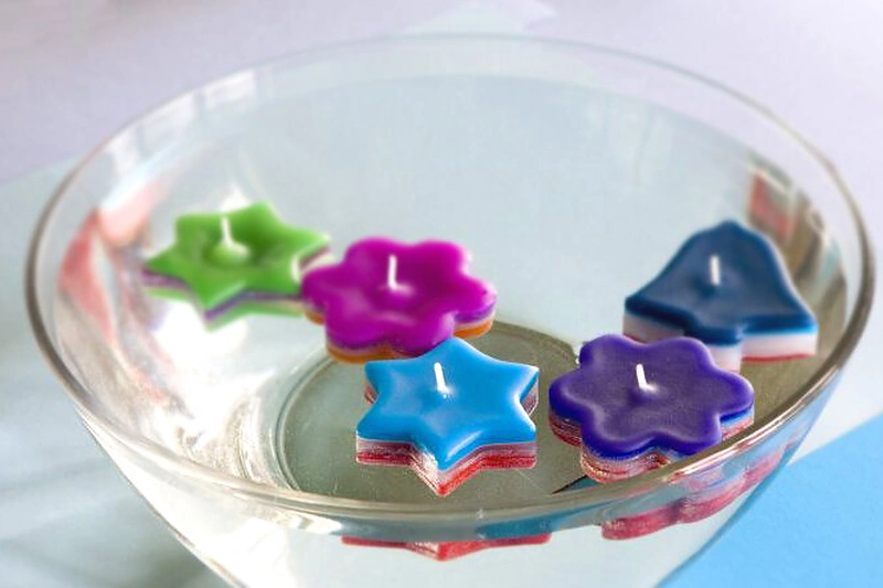 Įvairiaspalvės žvakelės