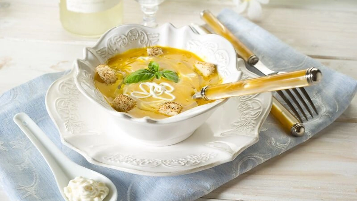 Moliūgų sriuba su skrebučiais