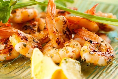 Ant vakarienės stalo – gardžiausi patiekalai su krevetėmis