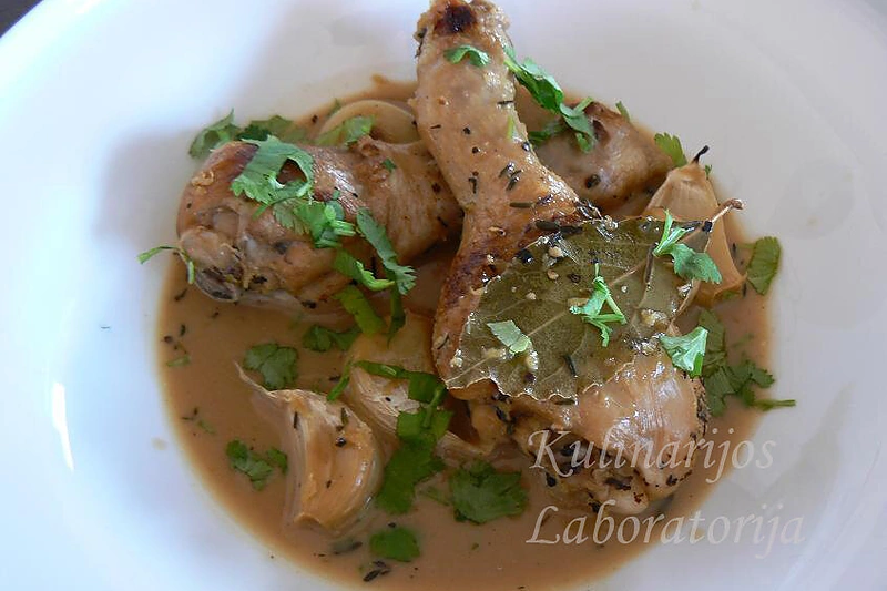 Citrininė vištiena su daugybe česnako