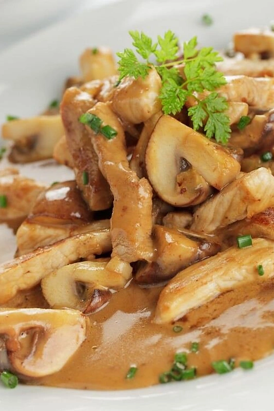 Vištiena su pievagrybiais