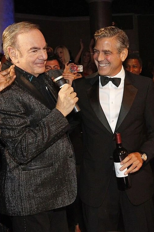 Dainininkas Neilas Diamondas (kairėje) ir aktorius George'as Clooney