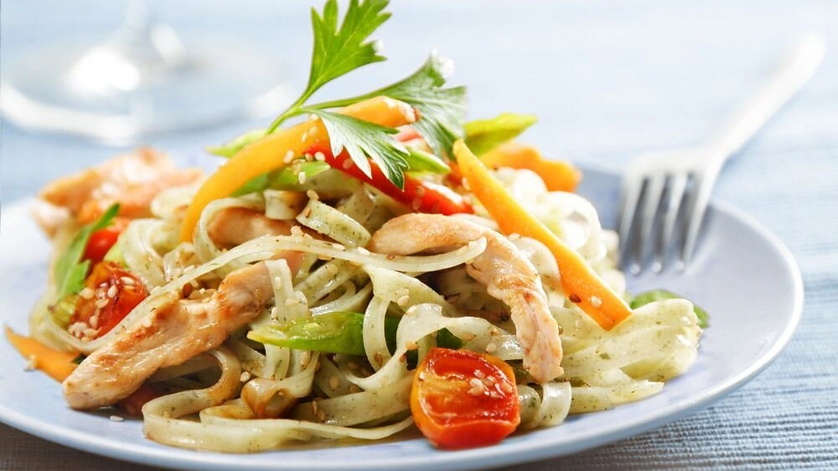 Karštos vištienos salotos