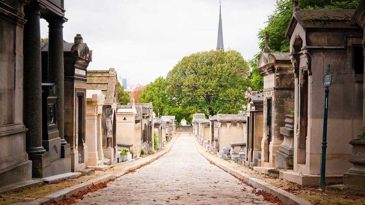 Per Lašezo kapinės Paryžiuje