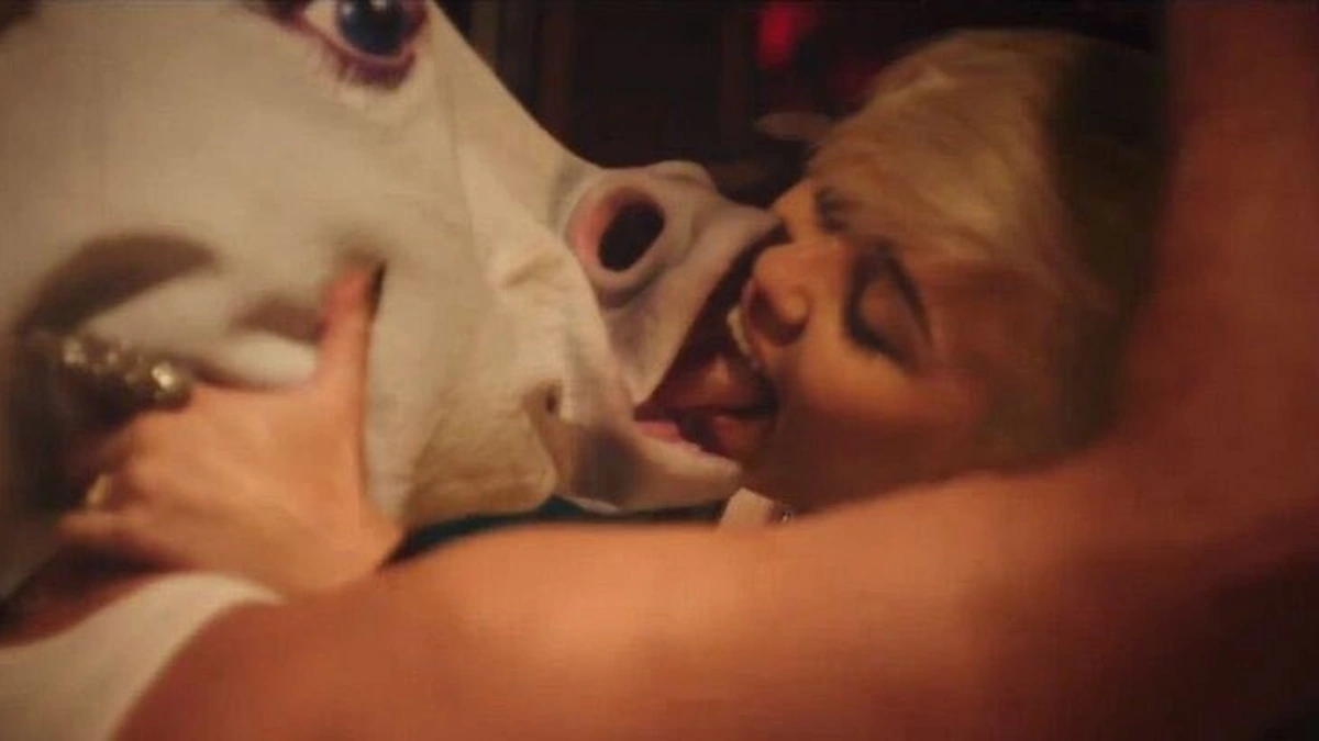 Miley Cyrus „Decisions“ vaizdo klipe