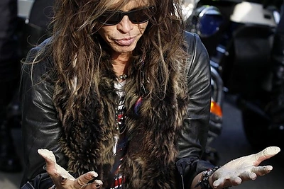 Stevenas Tyleris įsiamžino cemente / „Scanpix“ nuotr.