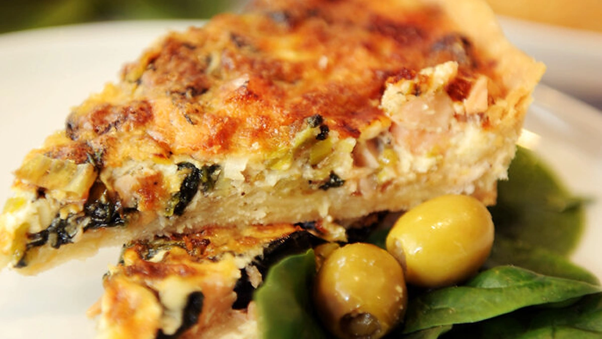 Pyragas su špinatais ir lašiša