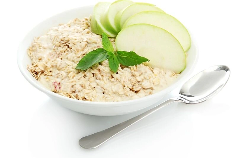 Avižinių dribsnių salotos