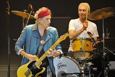 Keithas Richardas (kairėje) ir Charlie Wattsas