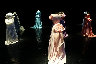 Agnės Kuzmickaitės kurtais kostiumais pasipuoš operetės „Šikšnosparnis“ atlikėjai