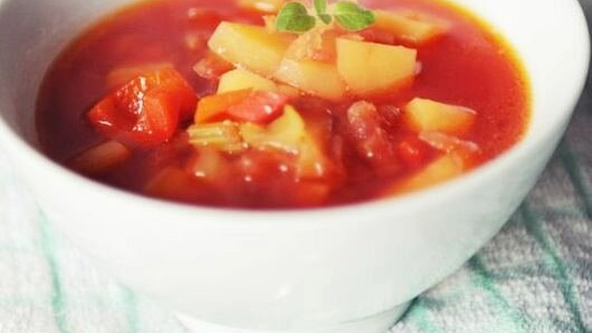 Burokėlių, salierų ir saldžiųjų paprikų sriuba