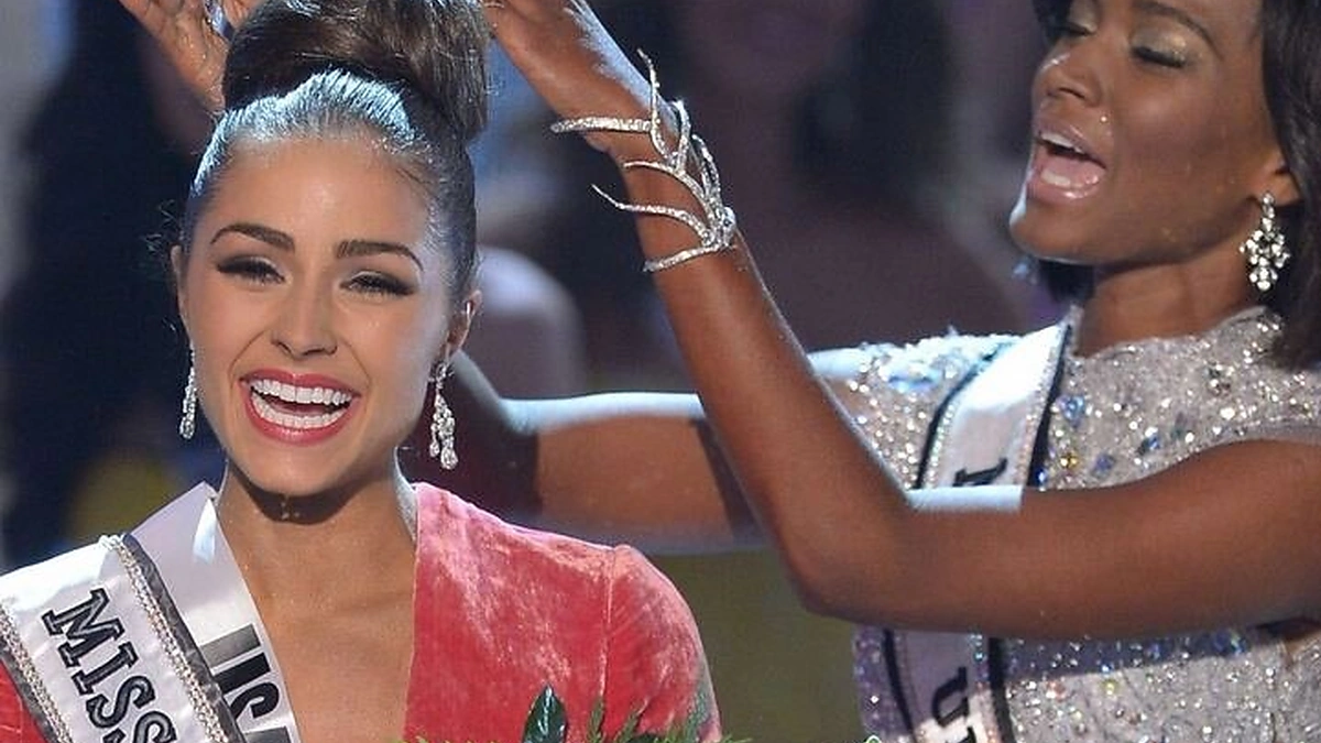 „Mis Visata 2012“ amerikietė Olivia Culpo ir „Mis Visata 2011“ Leila Lopes
