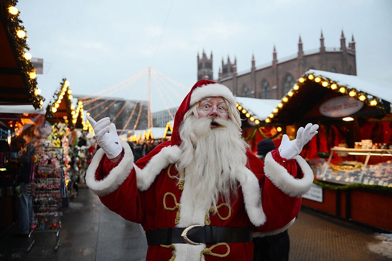 Žmogus, įkūnijantis Kalėdas: nuo šv. Mikalojaus iki Santa Clauso