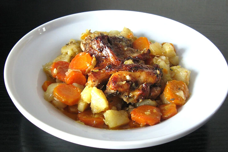 Daržovių troškinys su paukštiena