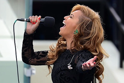 Beyonce gieda Amerikos himną