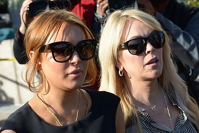 Lindsay Lohan (kairėje) su mama Dina